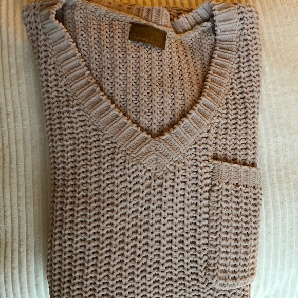 POL Ultra Soft Beige V-Neck Short Sleeve Sweater - Picture 3 of 4